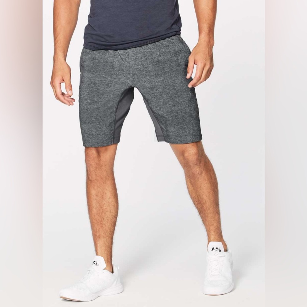 Lululemon- THE Linerless 9” Shorts- Small-‎ Excellent Condition!!